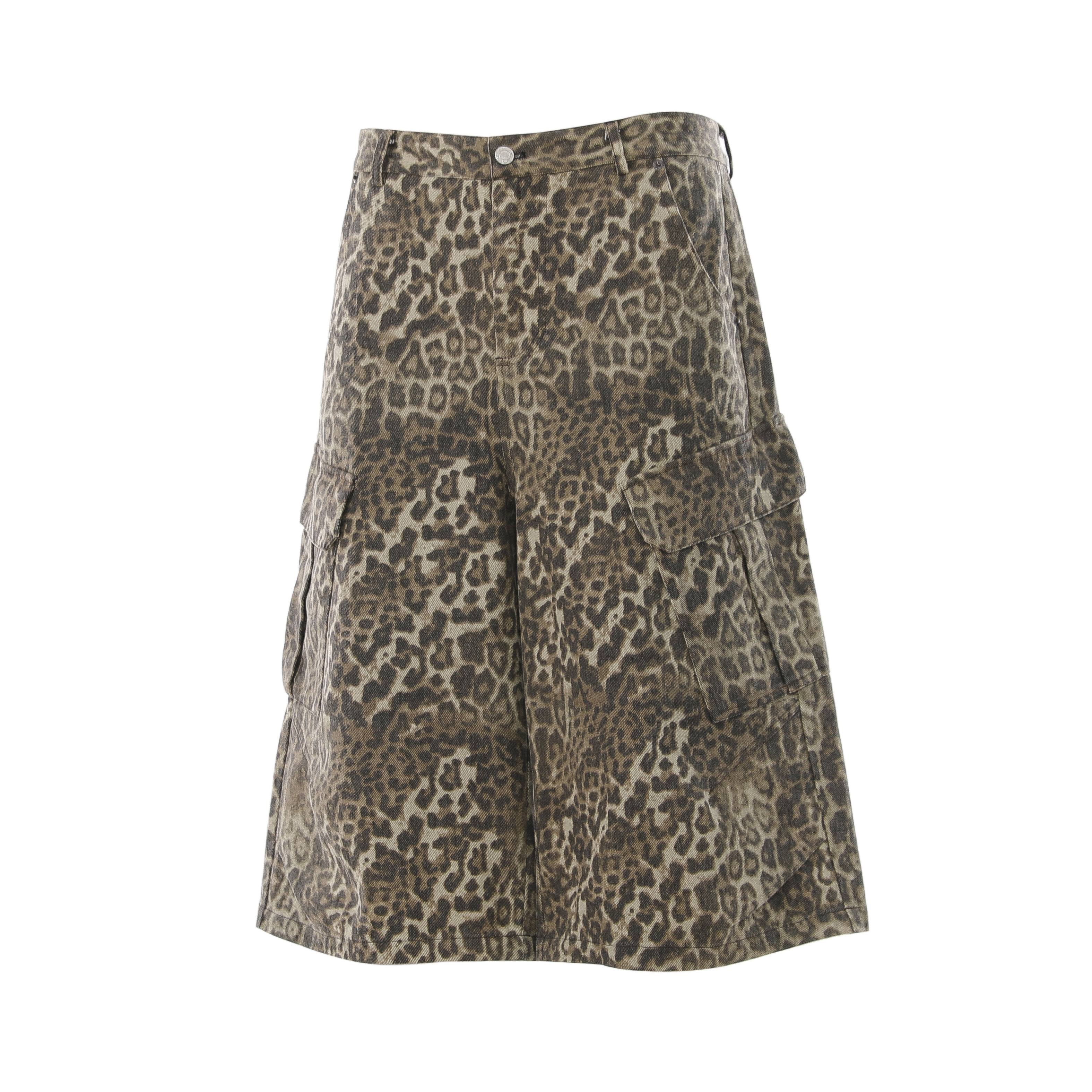 CapCabin “Leopard Cargo Shorts”